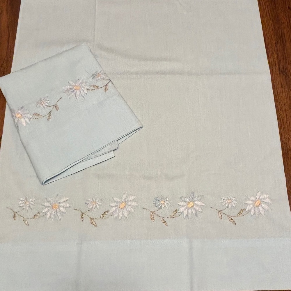 Pillowcase Set Light Blue Vintage Style‎ Embroidered Floral Daisy 2pc